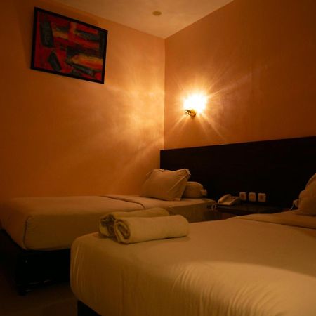 De'Tonga Hotel Medan Esterno foto